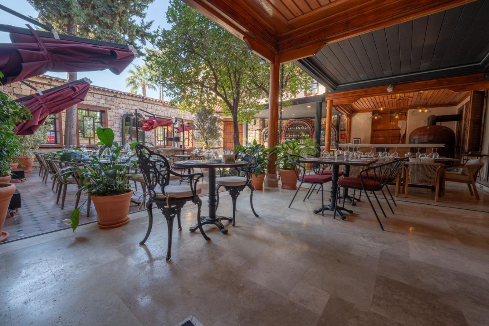 Belmondo Suites Old Town Antalya Exteriör bild