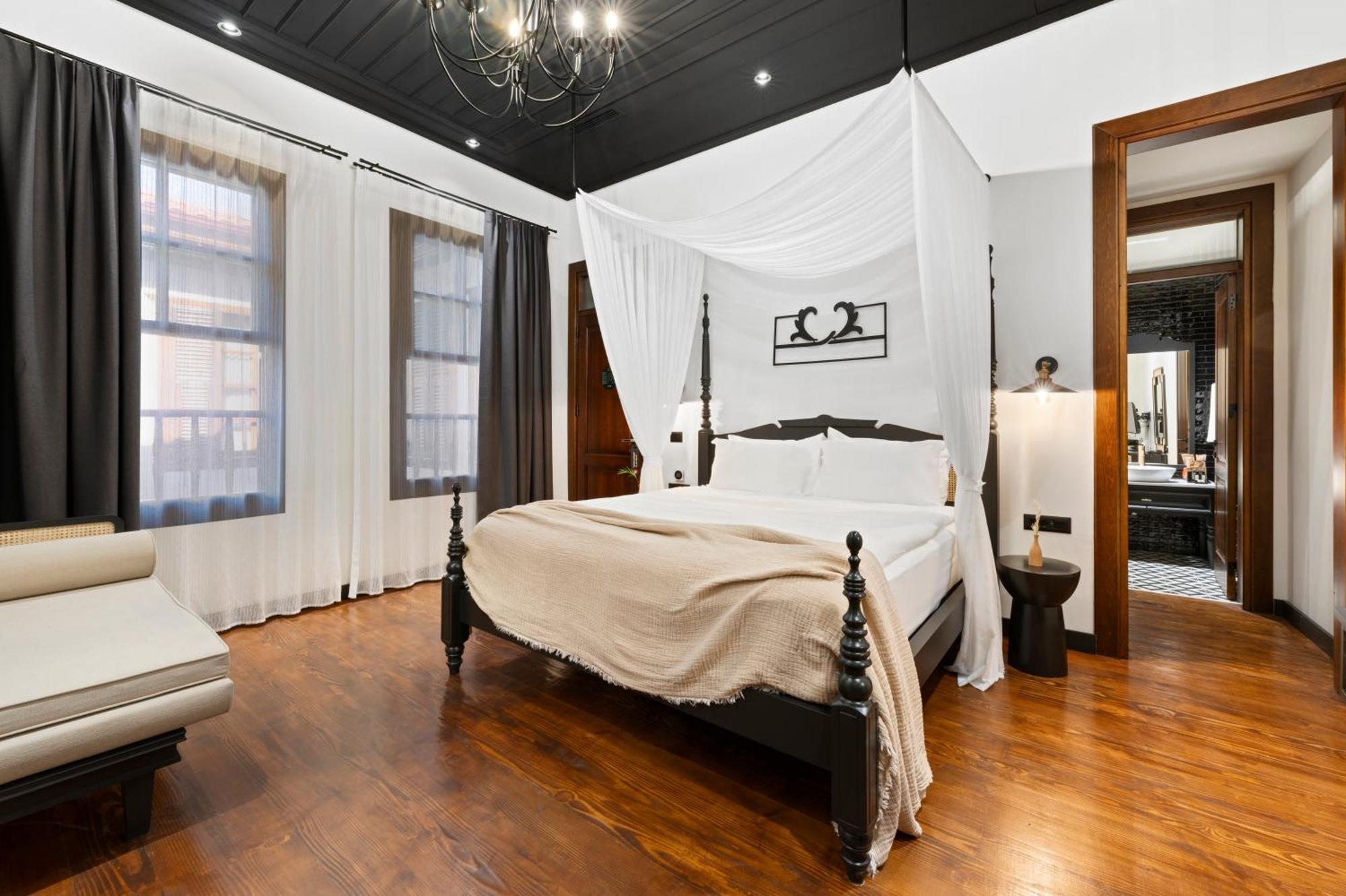Belmondo Suites Old Town Antalya Exteriör bild